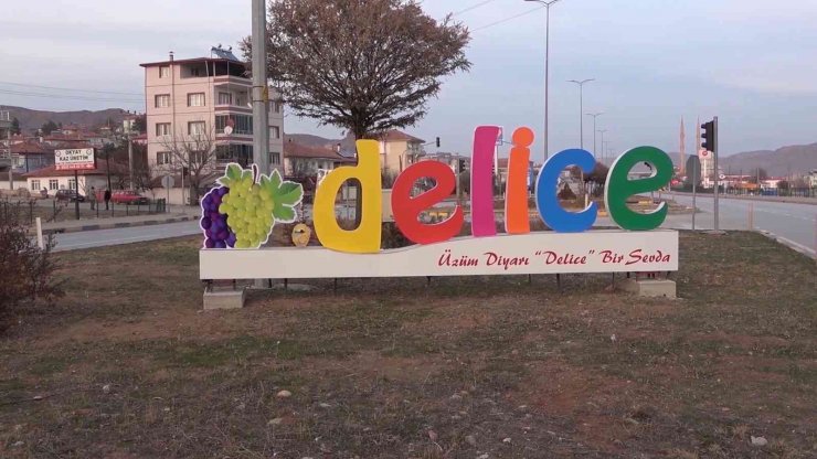 Gelir gider bütçesi dökümünü vatandaşa dağıtan belediye başkanı: "Şeffaf belediyecilikle Türkiye birincisi olduk"