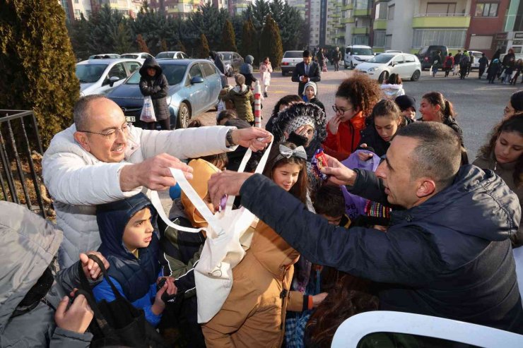 Başkan Kavuş çocuklarla şivlilik topladı