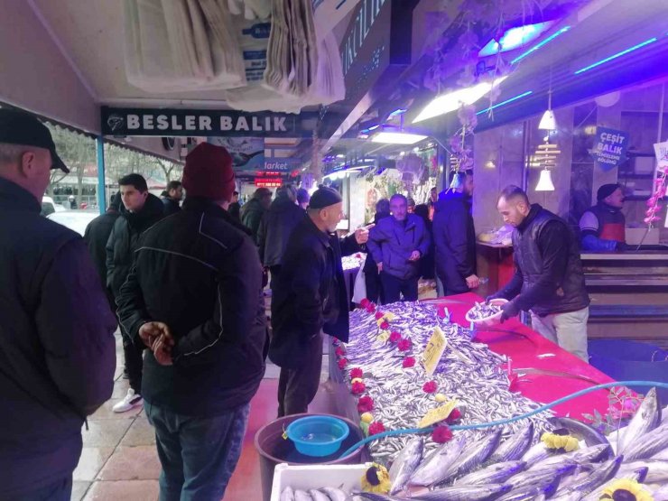 Hamside bolluk başladı, fiyatlar düştü