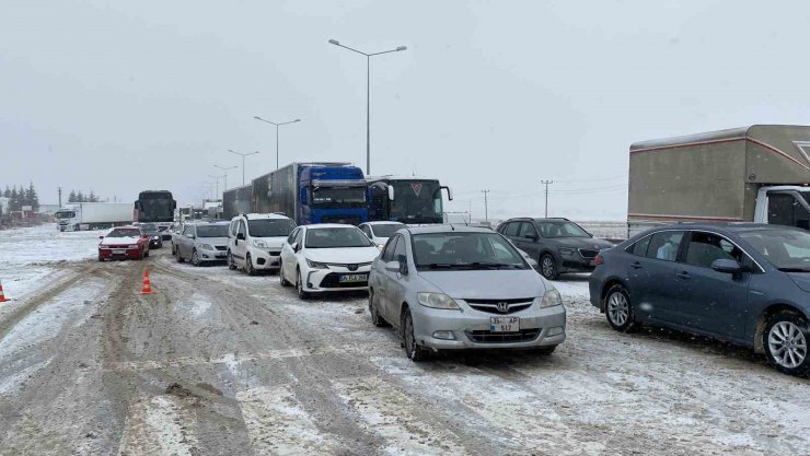 Konya-Kulu karayolu trafiğe kapatıldı