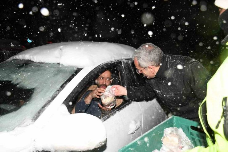 Yolda kalanların imdadına Kaymakamlık yetişti