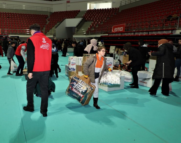 Karatay’dan Hatay’a 48 tır yardım malzemesi