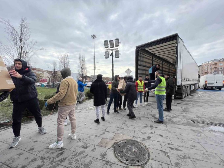 Deprem bölgesine yardım seferberliği sürüyor