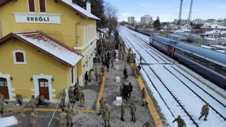 Ereğli Belediyesi depremin yaralarını sarmak için her yerde