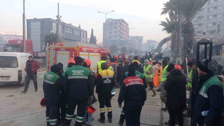 Karatay Belediyesi tüm imkanlarıyla deprem bölgesinde