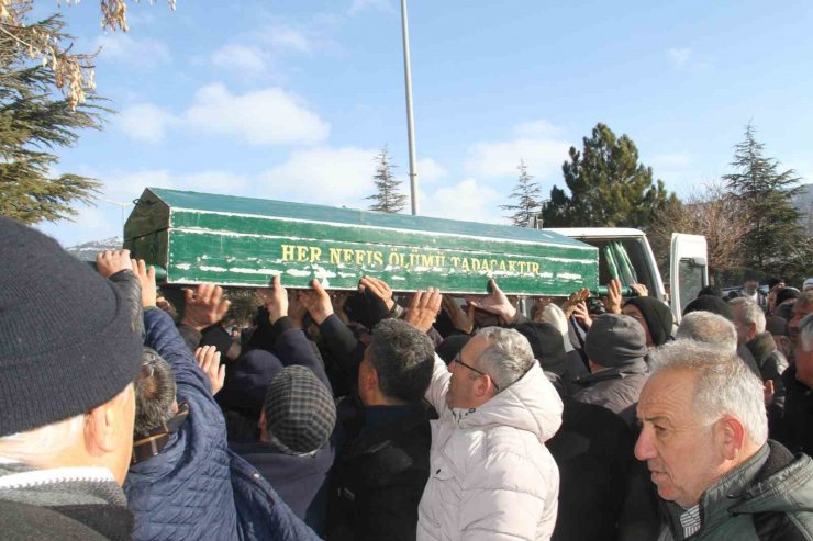 Adana’da apartmanın enkazında can veren 5 kişilik aileye Konya’da acı veda