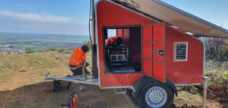 Konya Büyükşehir ekipleri Hatay’da mobil telsiz rölesiyle iletişim kuruyor