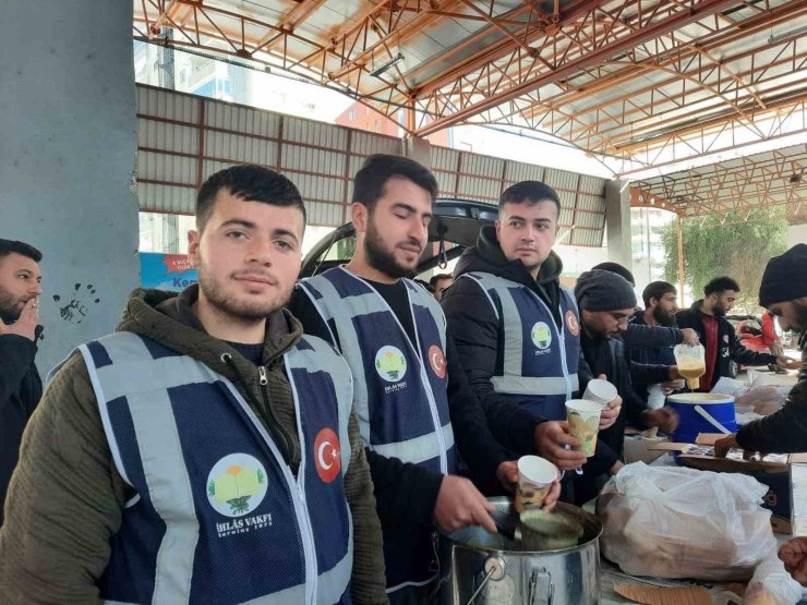 İhlas Vakfı’nın yardım tırları deprem bölgesinde