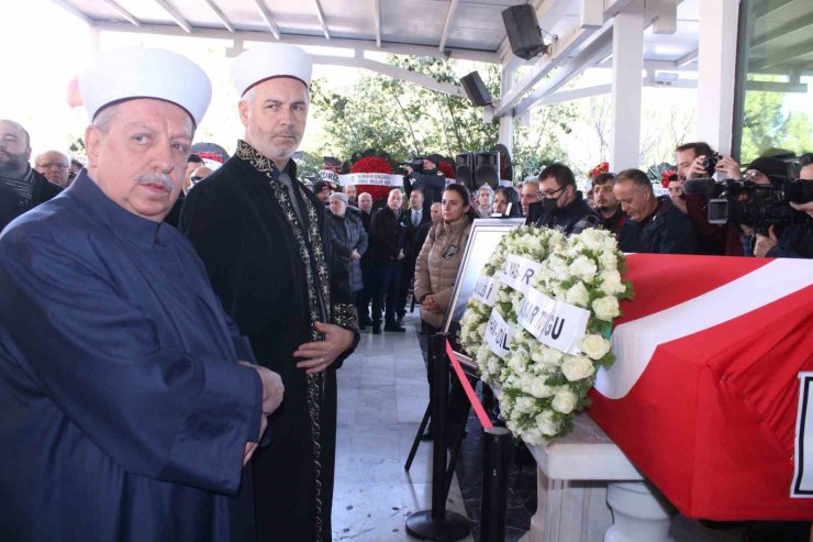 Selçuk Yaşar son yolculuğuna uğurlandı