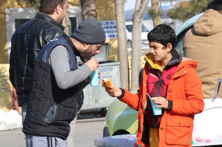 Akşehir’de depremzedelere çorba ikramı