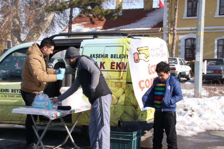 Akşehir’de depremzedelere çorba ikramı