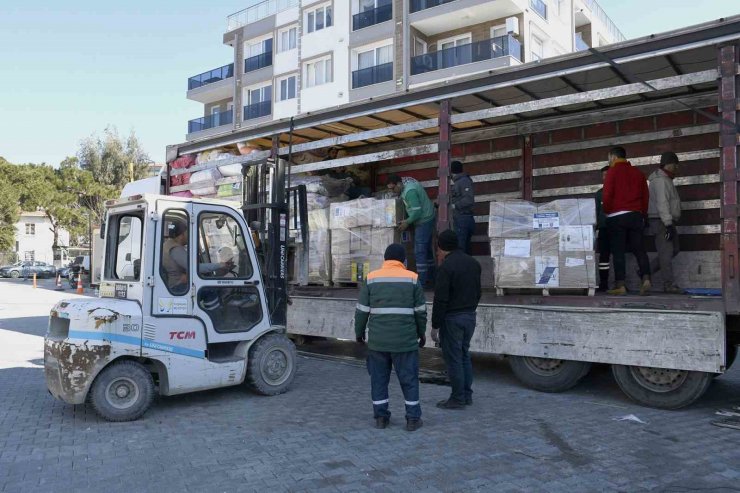 Kuşadası Belediyesi’nden afet bölgesine yardım koridoru