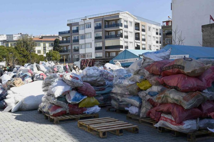 Kuşadası Belediyesi’nden afet bölgesine yardım koridoru