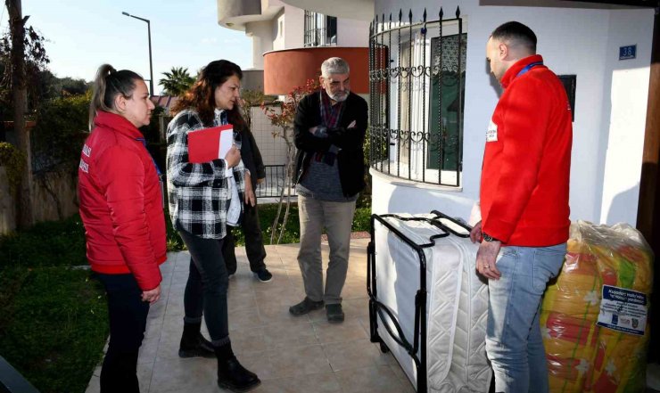 Kuşadası Belediyesi’nden afet bölgesine yardım koridoru