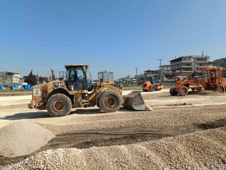 Karatay Belediyesi yaraları sarmak için Hatay’da