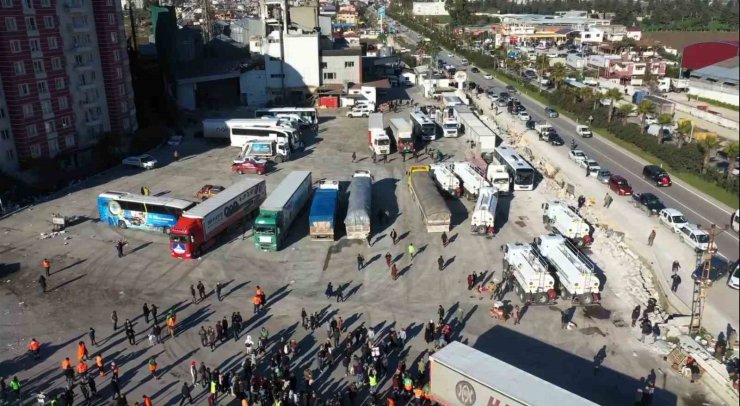 Konya Büyükşehir Belediyesi ve ilçe belediyeleri Hatay’a 305 tır yardım gönderdi