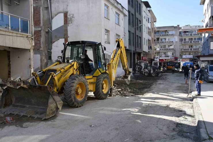 Kuşadası Cumhuriyet Mahallesi’nde çalışmalar sürüyor