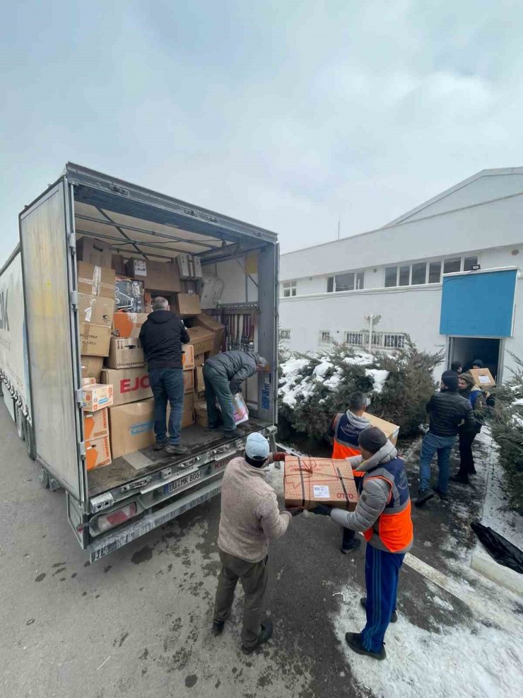 Aksaraylı gurbetçilerden deprem bölgesine destek