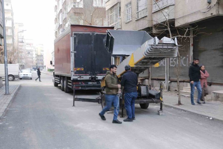 Fırsatçılar deprem dinlemedi eşyalarını kurtarmaya çalışan vatandaşları hedef aldı