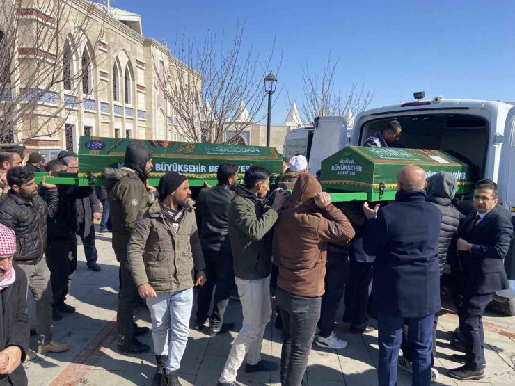 Yangında hayatını kaybeden Suriye uyruklu depremzede aile Konya’da defnedildi