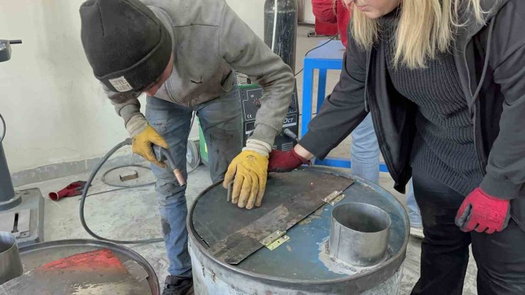 Öğrenciler atık varillerden soba üretip deprem bölgelerine gönderdi