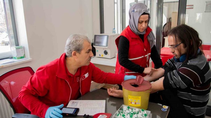 SÜ personeli ve öğrencilerinden kan bağışı kampanyasına destek