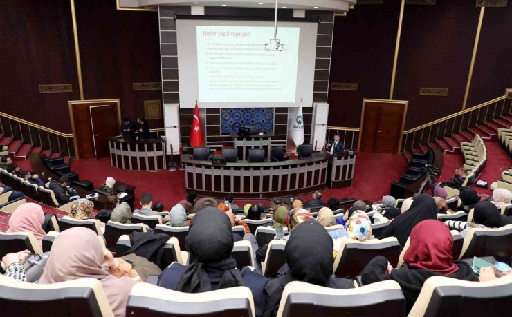 Karatay’da “Afet Sonrası Çocuklara Nasıl Yaklaşmalıyız” eğitim semineri düzenlendi