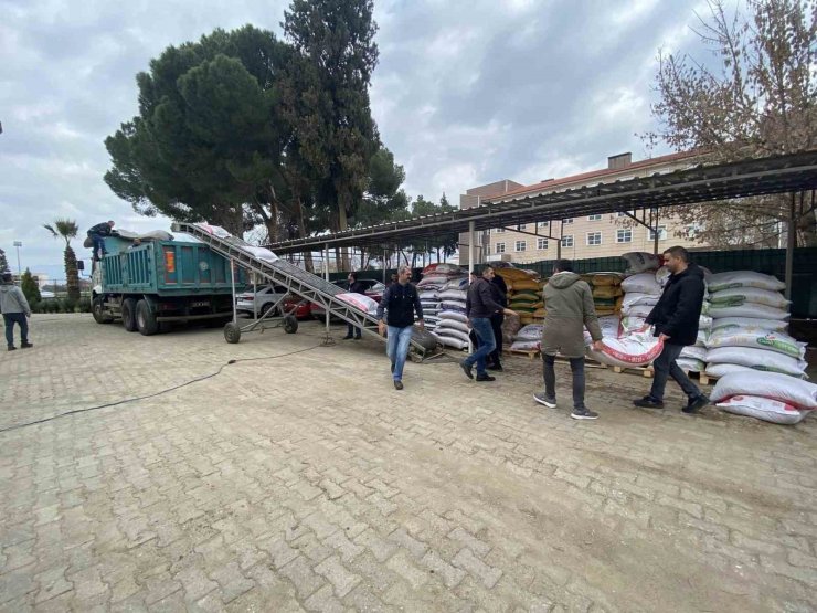 Sarıgöl’den deprem bölgesindeki çiftçilere 16 ton kesif yem desteği