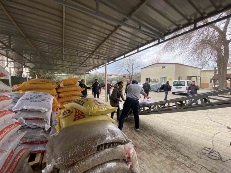 Sarıgöl’den deprem bölgesindeki çiftçilere 16 ton kesif yem desteği