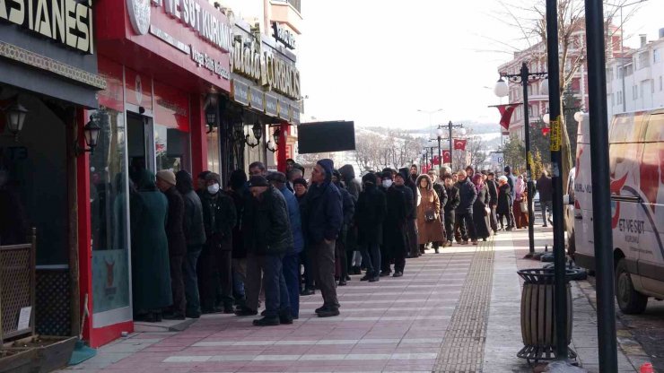 Yozgat’ta Et ve Süt Kurumunda uygun fiyatla satılan et ürünlerine yoğun ilgi