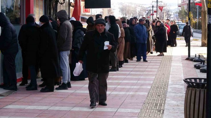 Yozgat’ta Et ve Süt Kurumunda uygun fiyatla satılan et ürünlerine yoğun ilgi