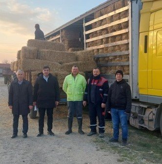 Deprem bölgesine saman ve yem gönderildi