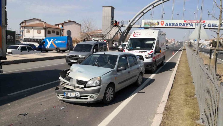 Aksaray’da otomobil kamyonete arkadan çarptı: 3 yaralı