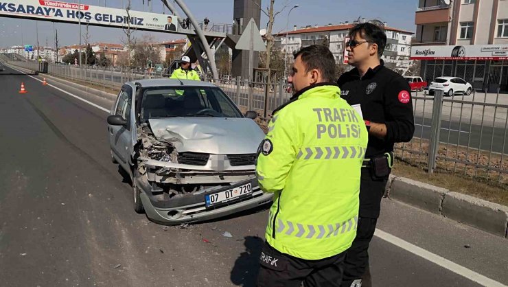 Aksaray’da otomobil kamyonete arkadan çarptı: 3 yaralı