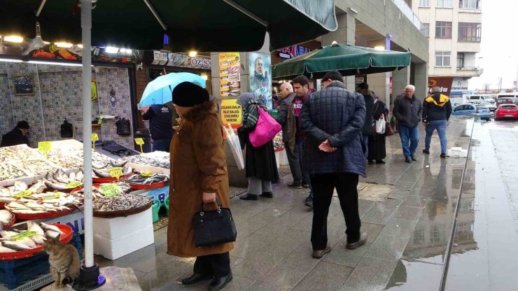 Trabzon’da balık av sezonu sonuna doğru tezgahlarda çeşit bolluğu