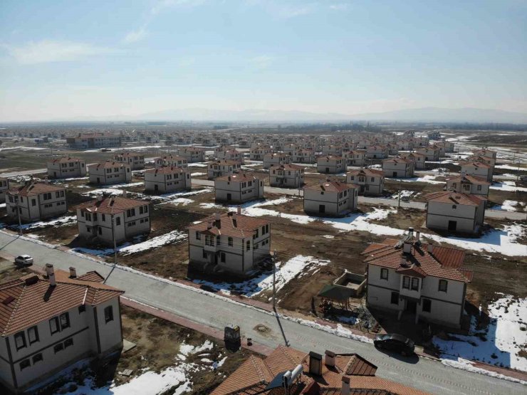 Dedemli halkının açtığı sıfır evlere 600’e yakın depremzede yerleşti