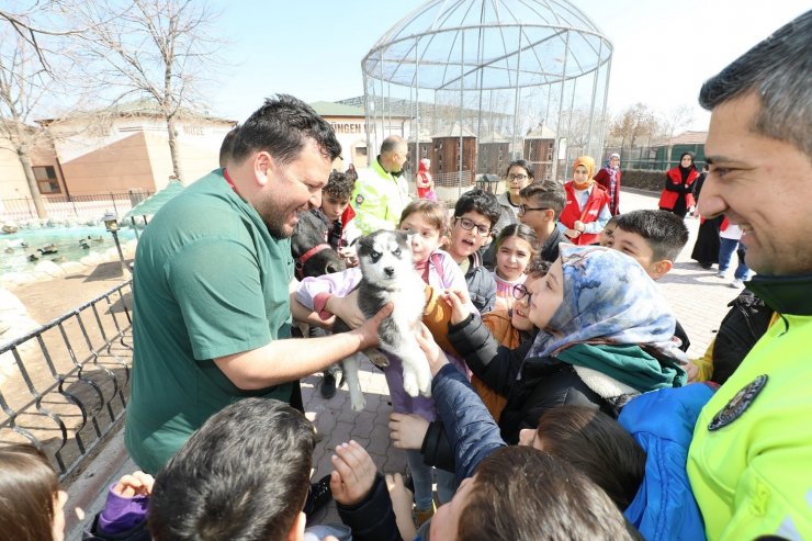 Karatay Belediyesi depremzede çocukları sosyalleştiriyor