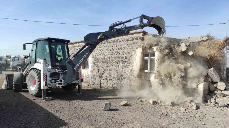 Ereğli Belediyesi depremde hasar gören evi yıkıp yenisini yapacak