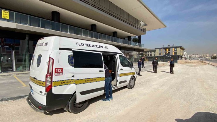 Konya’da üzerine duvar devrilen işçi yaralandı