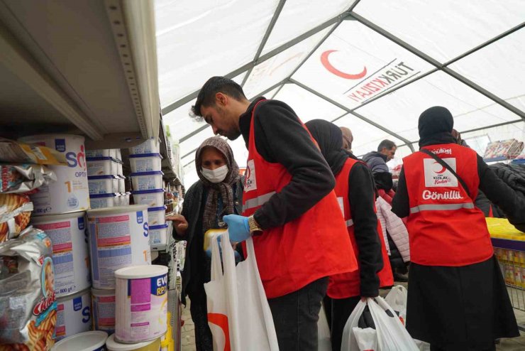 Türk Kızılay deprem bölgesinde 6 ilde 12 sosyal marketle hizmet veriyor