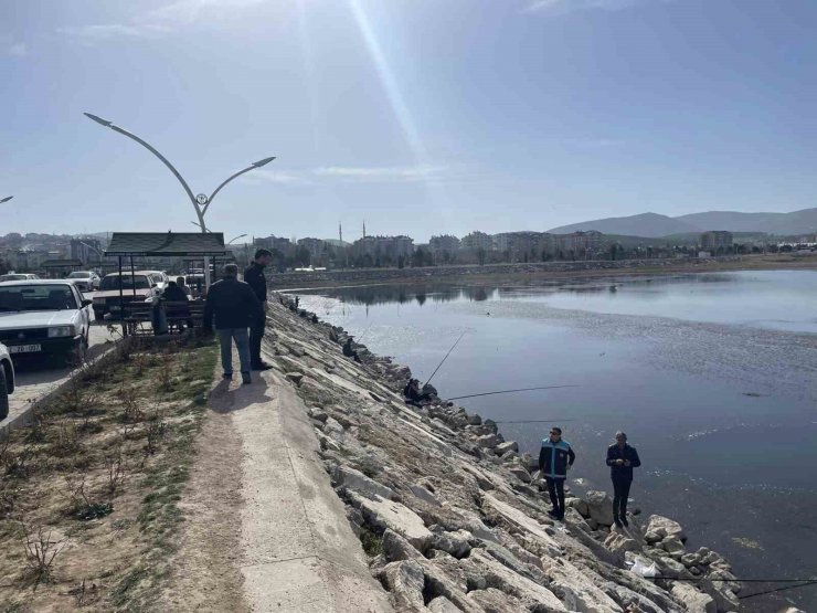 Beyşehir Gölü’nde endemik tür olan yağ balığı avlayanlara ceza