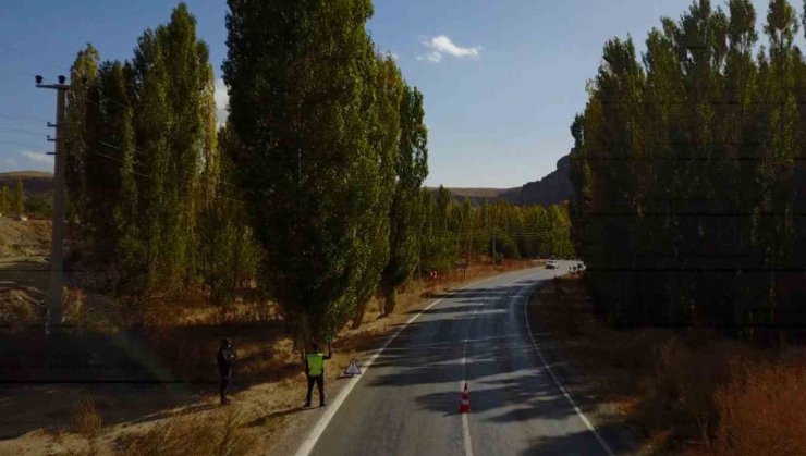 Aksaray’da trafik jandarması trafiği havadan denetliyor