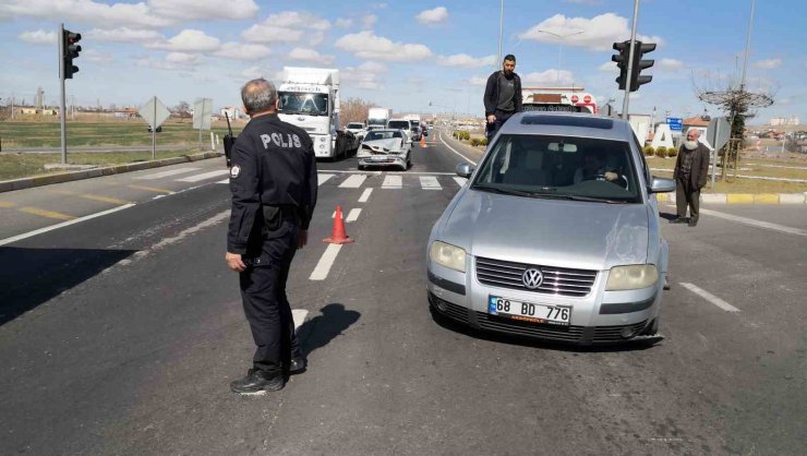 Depremzede aile Aksaray’da kaza yaptı: 4 yaralı