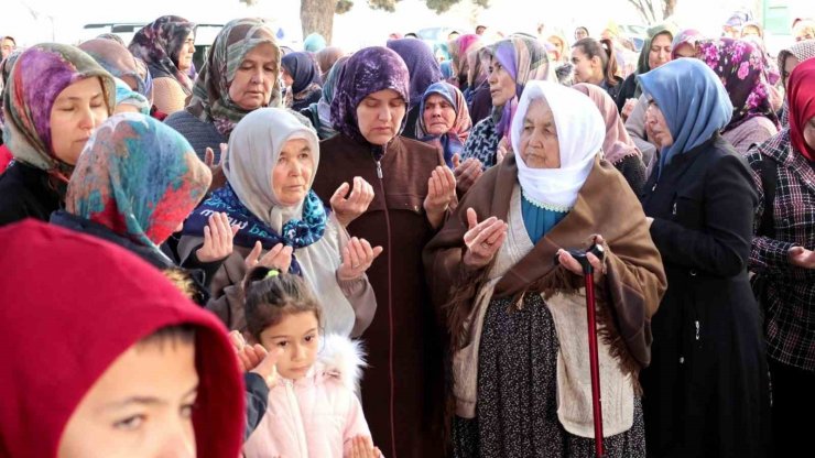 Aksaray’da 40 kişilik umre heyeti Sultanhanı’ndan yola çıktı