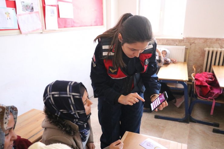 Jandarmadan erkeklere “Kadına el kalkmaz” eğitimi