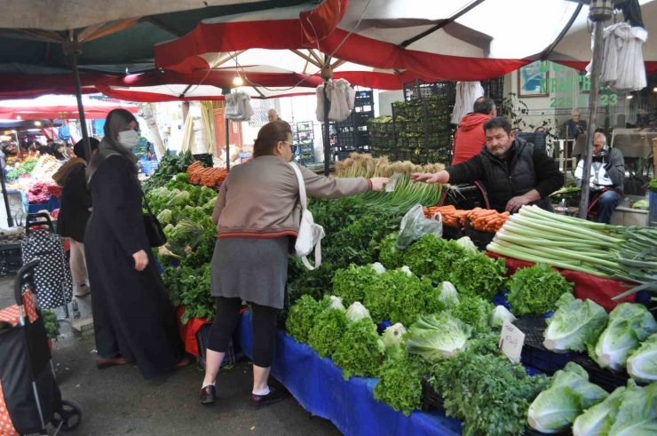 Pazarcının umudu Nisan yağmurlarına kaldı