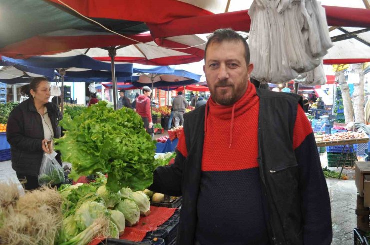 Pazarcının umudu Nisan yağmurlarına kaldı