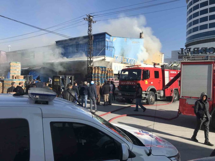 İş yerinde çıkan yangın büyümeden söndürüldü