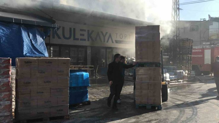 İş yerinde çıkan yangın büyümeden söndürüldü