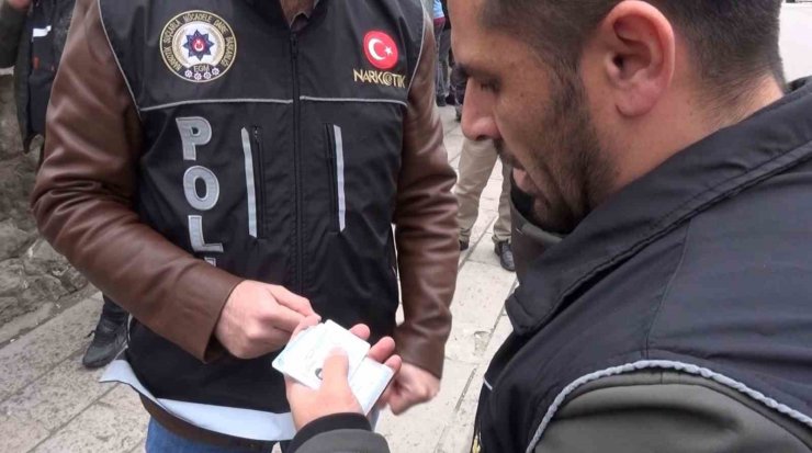 Polis, okul ve öğrencileri dron ile takip edip denetliyor